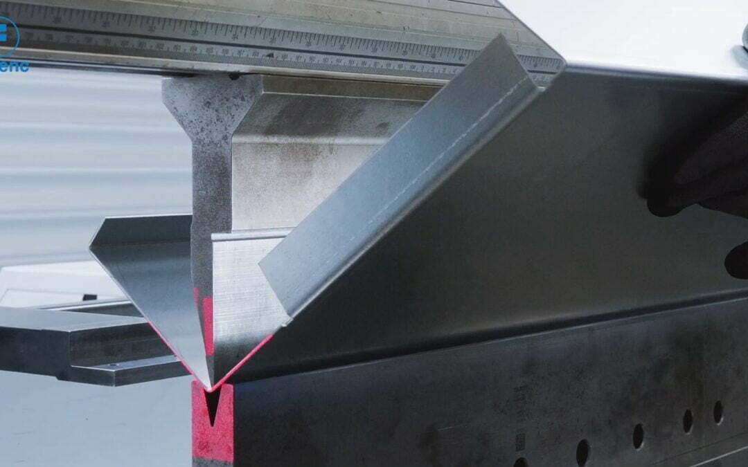 PREZENTACJA WIDEO PRACY PRASY KRAWĘDZIOWEJ FERENC